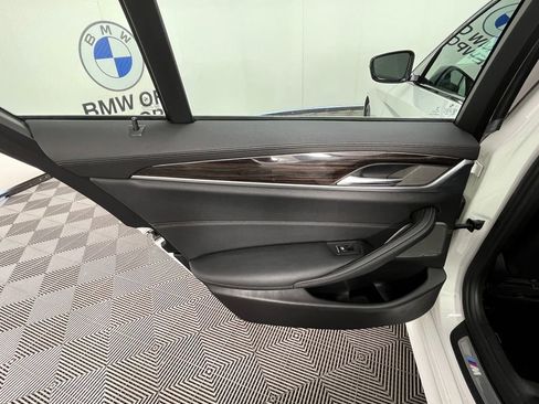 Used 2017 BMW 540i xDrive AWD/4WD image 25