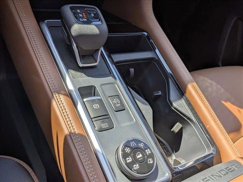 Certified 2025 Nissan Pathfinder Platinum image 14