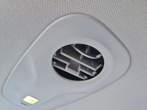 Used 2024 Chrysler Pacifica Touring-L image 61