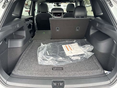 New 2026 Volkswagen Tiguan SE R-Line FWD image 5