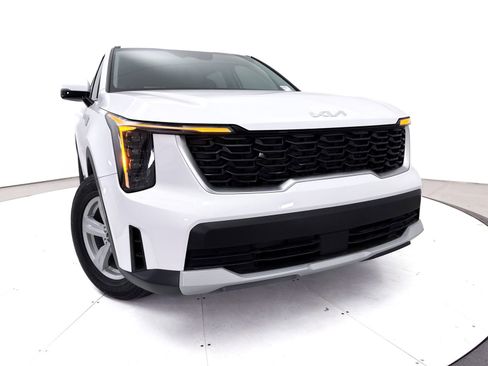 Certified 2024 Kia Sorento LX FWD image 5