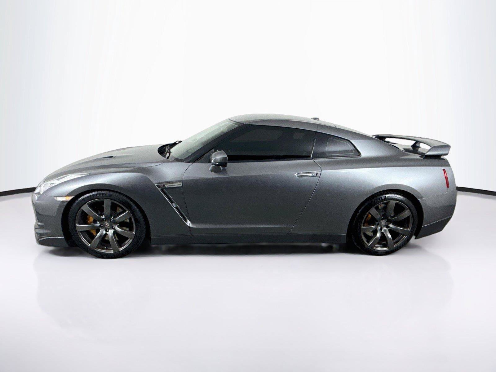 Used 2009 Nissan GT-R Premium AWD/4WD image 2