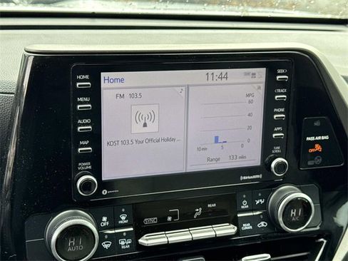 Used 2022 Toyota Highlander L image 11