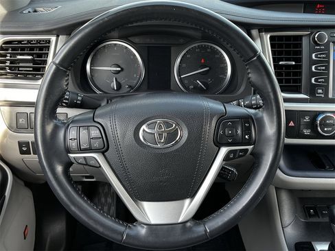 Used 2018 Toyota Highlander Limited image 11
