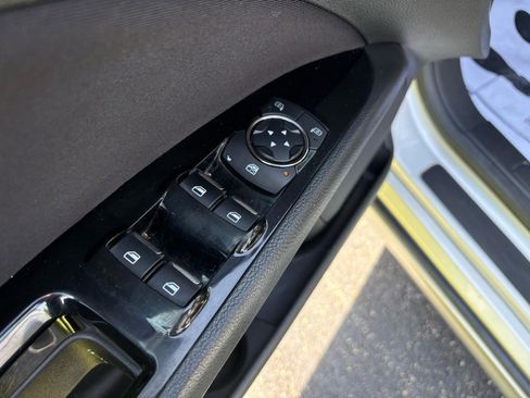 Used 2015 Ford Fusion SE w/ Equipment Group 201A FWD image 9