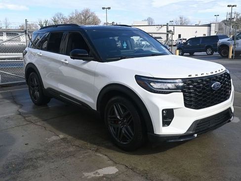 Used 2025 Ford Explorer ST image 1