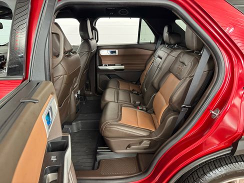 Used 2021 Ford Explorer King Ranch w/ Premium Technology Package image 30