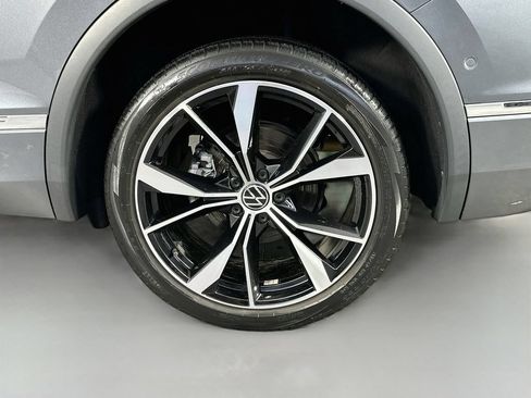 Used 2022 Volkswagen Tiguan SEL R-Line AWD/4WD image 34