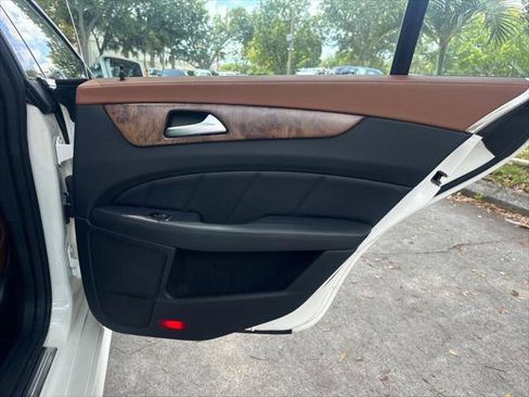 Used 2017 Mercedes-Benz CLS 550 4MATIC image 23