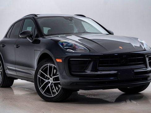 Certified 2025 Porsche Macan image 8