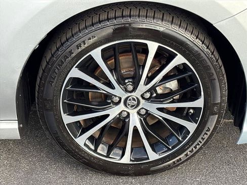 Used 2019 Toyota Camry SE w/ Convenience Package FWD image 32