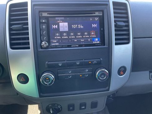 Used 2011 Nissan Frontier SV w/ SV Premium Utility Pkg AWD/4WD image 10