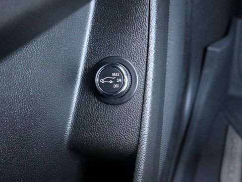 Used 2021 Chevrolet Traverse LT image 19