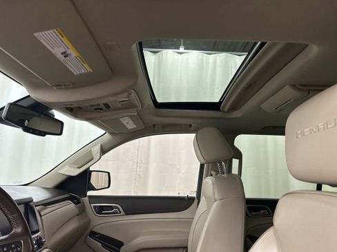 Used 2020 GMC Yukon Denali w/ Denali Premium Package image 24