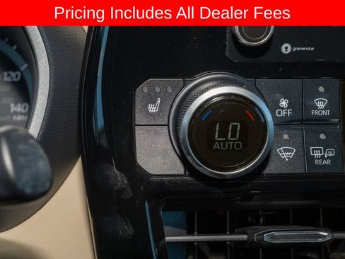 Used 2021 Toyota Highlander XLE FWD image 17