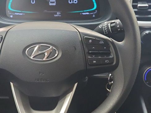 Certified 2025 Hyundai Venue SE FWD image 17