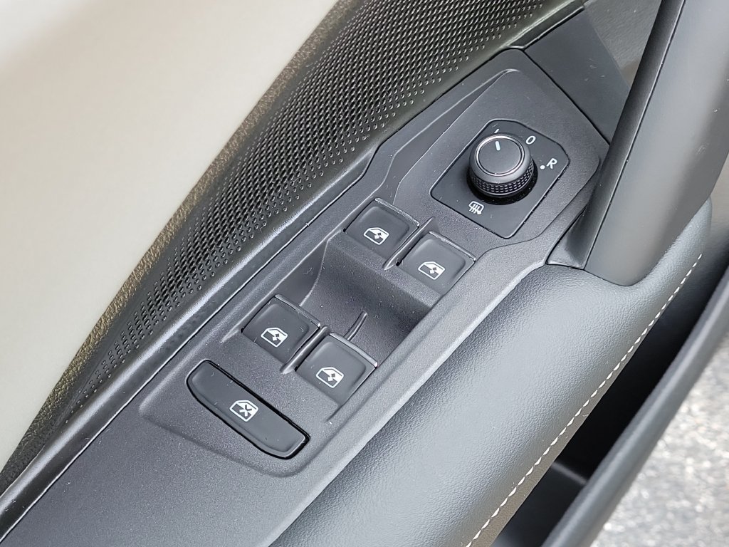 Certified 2026 Volkswagen Tiguan SE R-Line FWD image 19