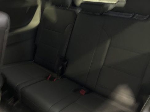 Used 2026 Chevrolet Traverse LT image 32