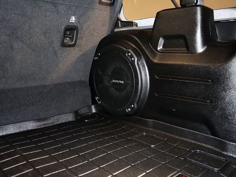 Used 2023 Jeep Wrangler Unlimited Sahara AWD/4WD image 32