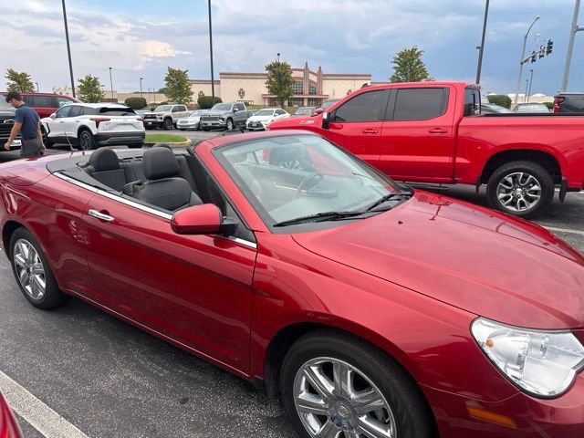Used 2010 Chrysler Sebring Limited FWD image 7