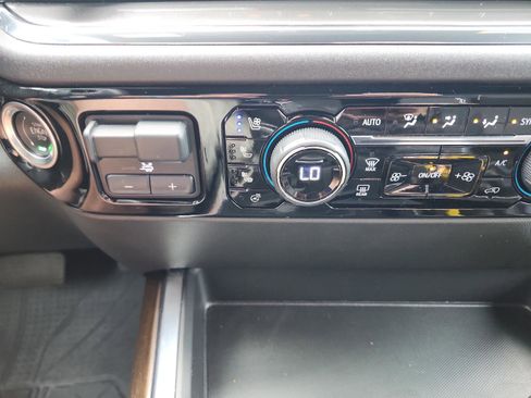 Certified 2025 Chevrolet Silverado 1500 High Country w/ High Country Premium Package AWD/4WD image 25