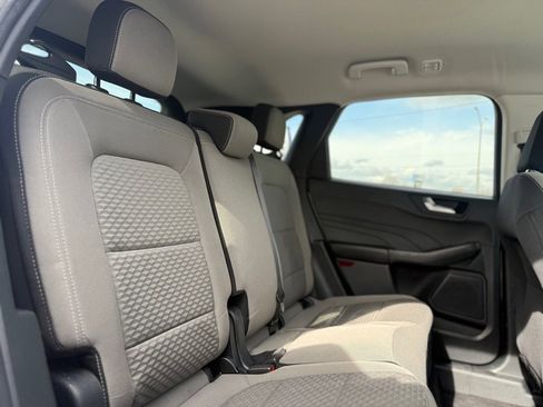 Used 2021 Ford Escape SE image 15