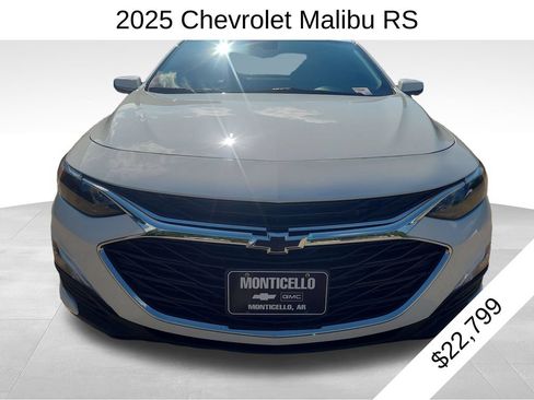 Used 2025 Chevrolet Malibu RS FWD image 2