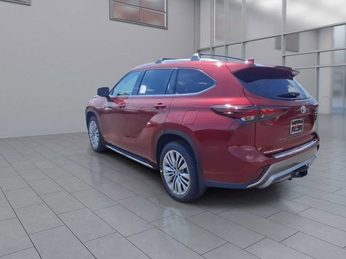 New 2026 Toyota Highlander Platinum AWD/4WD image 9