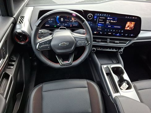Certified 2024 Chevrolet Equinox EV RS FWD image 11