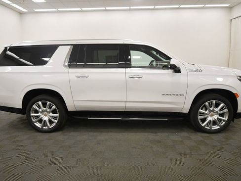 Used 2023 Chevrolet Suburban High Country image 9