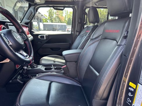 Used 2022 Jeep Gladiator Rubicon AWD/4WD image 9