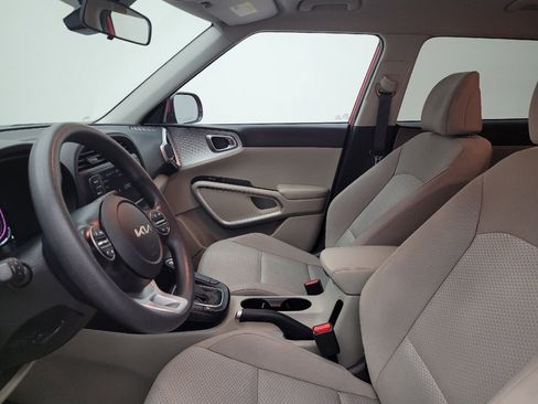 Used 2024 Kia Soul LX image 17