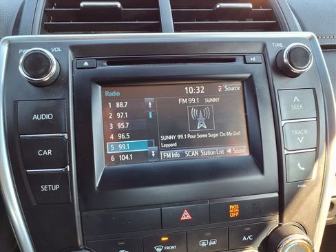 Used 2016 Toyota Camry SE image 6