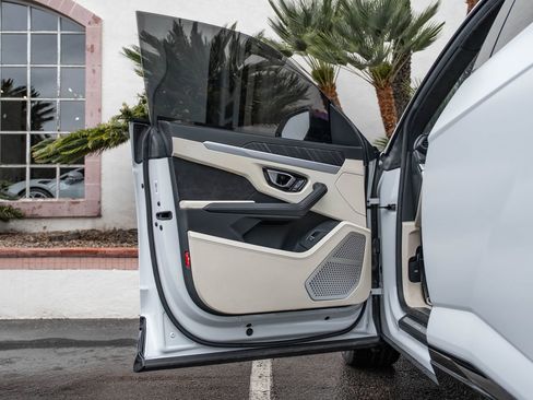 Used 2019 Lamborghini Urus image 36
