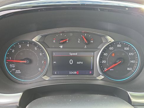 Certified 2023 Chevrolet Traverse LT w/ Rear Camera Mirror Package image 13