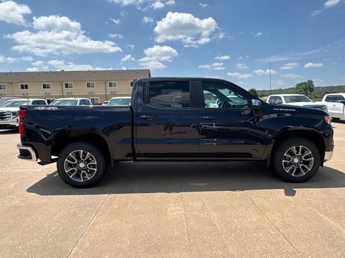 Used 2023 Chevrolet Silverado 1500 LT AWD/4WD image 2