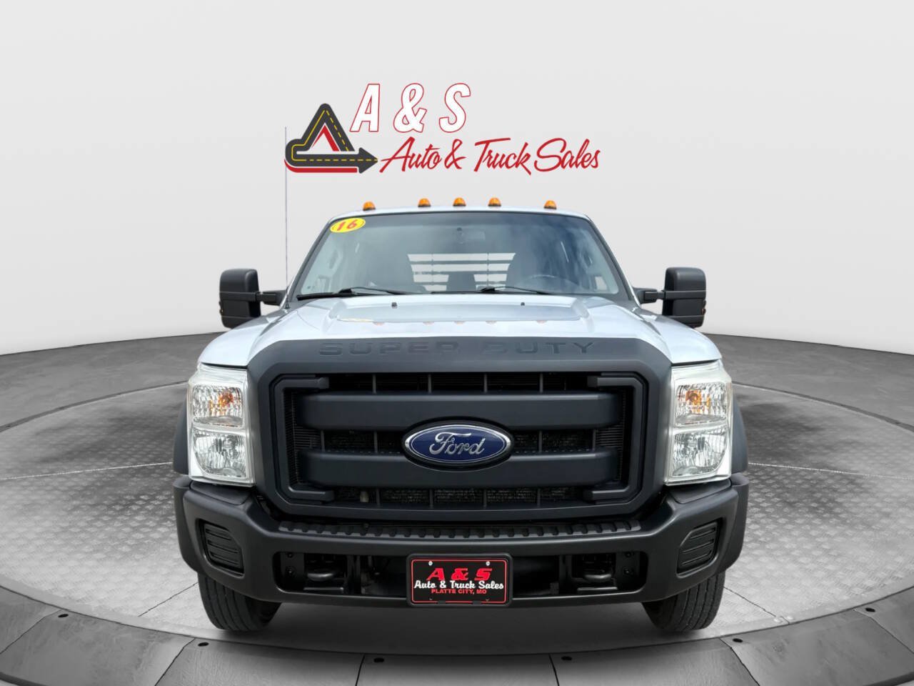 Used 2016 Ford F450 XL w/ Power Equipment Group AWD/4WD image 2