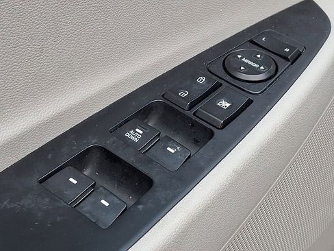 Used 2020 Hyundai Tucson SE image 18