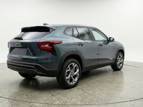 Used 2025 Chevrolet Trax LT image 9