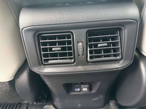 Used 2022 Toyota RAV4 XLE Premium image 14