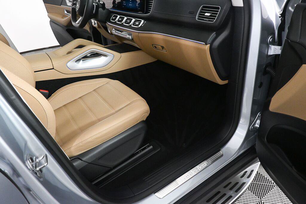 Certified 2026 Mercedes-Benz GLS 450 4MATIC image 7