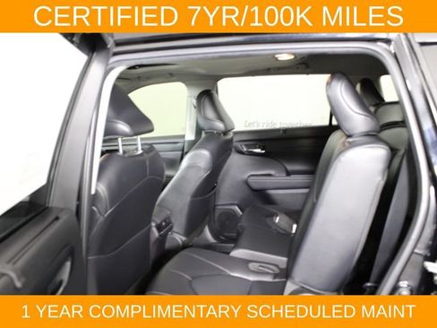 Used 2022 Toyota Highlander XLE AWD/4WD image 18