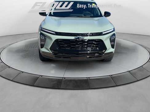 Used 2025 Chevrolet Trax ACTIV w/ Driver Confidence Package image 2