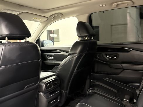 Used 2023 Honda Pilot Touring image 14