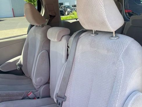 Used 2013 Toyota Sienna LE FWD image 10