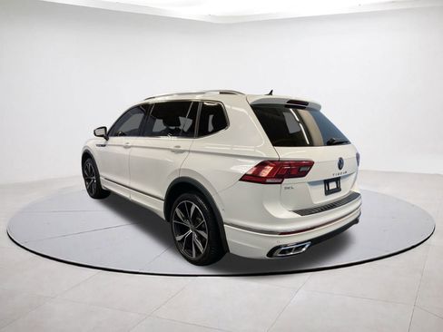 Used 2022 Volkswagen Tiguan SEL R-Line image 4