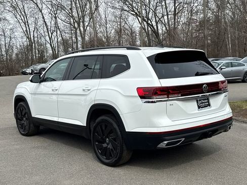 Certified 2025 Volkswagen Atlas SE w/ Black Wheel Package image 6