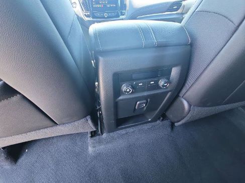 Used 2023 Chevrolet Traverse LT FWD image 20