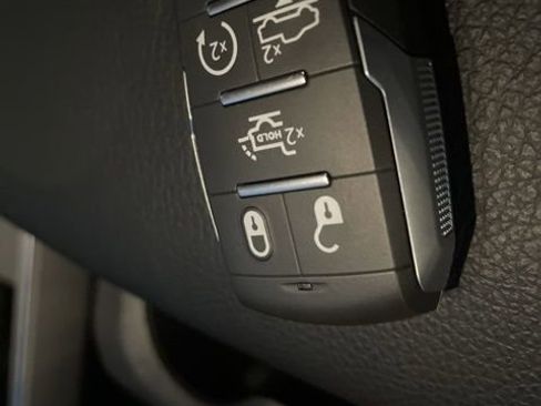 Used 2025 RAM 1500 Big Horn AWD/4WD image 11