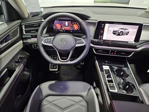 New 2026 Volkswagen Atlas Peak Edition AWD/4WD image 10